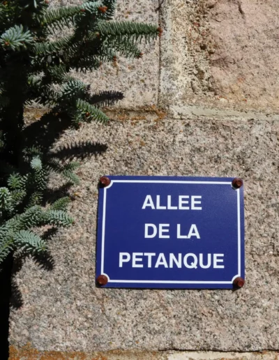 Allee De La Petanque | Château de Bussolles